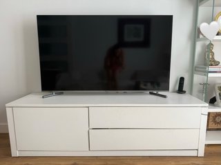 Conjunto madera mueble TV + vitrina Kibuc