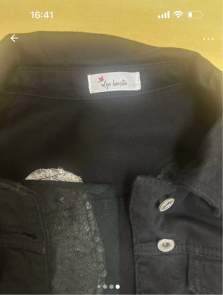 Cazadora vaquera negra con alas