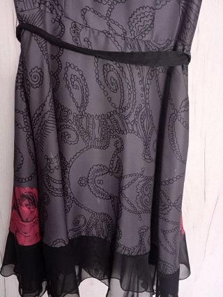 Vestido Desigual flores y paisley