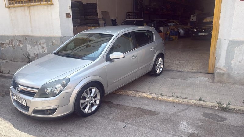 Opel Astra 2006 - foto 1