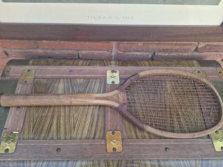 Raqueta de tenis antigua de madera