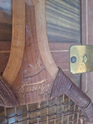 Raqueta de tenis antigua de madera