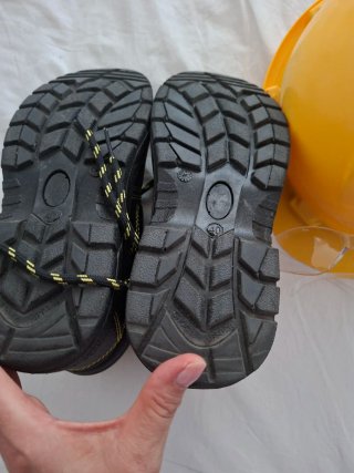 Equipo de Protección Obra: Botas, Casco, Gafas