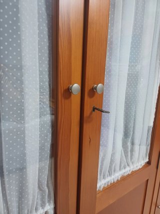 Armario madera 4 puertas/5 huecos 240 cm