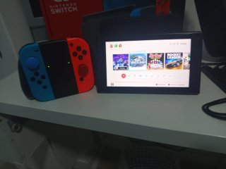 Nintendo Switch Poco Uso Azul/Rojo Negociable