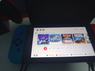 Nintendo Switch Poco Uso Azul/Rojo Negociable