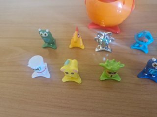 Muñecos Star Monsters con huevo