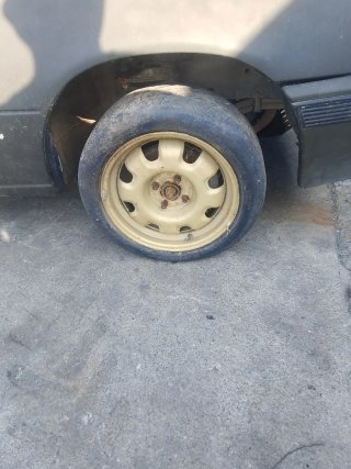 Llanta de coche color beige