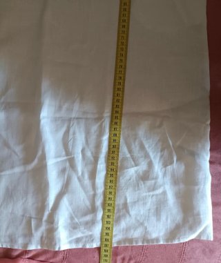 Vestido blanco de lino con bolsillos.