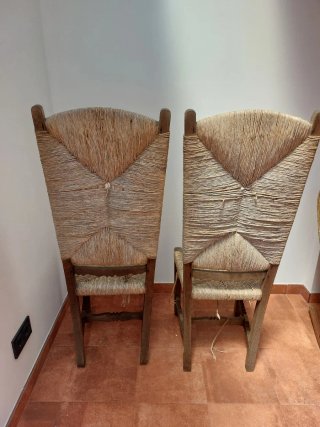 2 Sillas altas antiguas madera maciza y mimbre