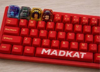 Teclado MADKAT Rojo + 4 Keycaps