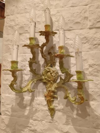 Candelabro de pared dorado y verde