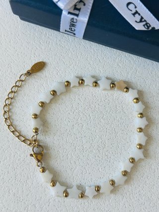 Pulsera estrellas nácar y acero dorado