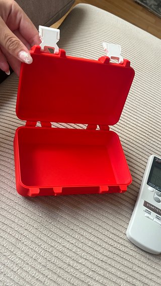 Caja de herramientas Milwaukee roja
