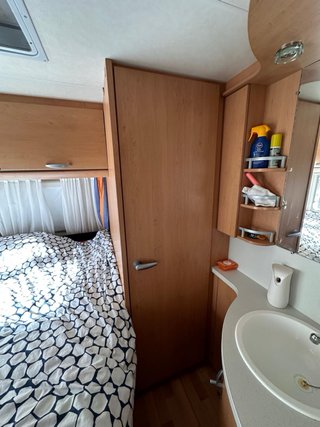 Caravana Knaus Sudwind 500FS con avancé.