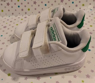 Deportivas marca "Adidas", talla 20.