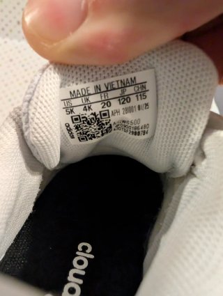 Deportivas marca "Adidas", talla 20.