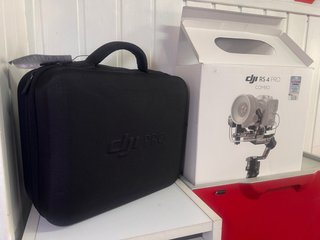 DJI RS 4 Pro Combo Gimbal