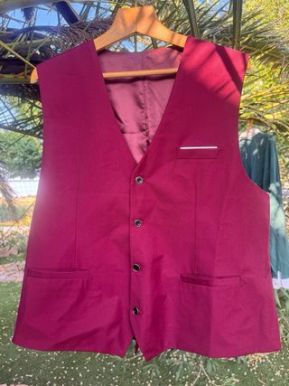 Traje de Hombre Granate con Solapa Negra