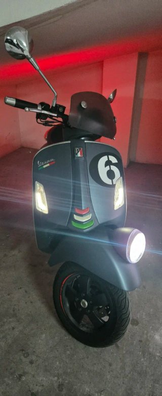 Vespa Sei Giorni 300 Scooter