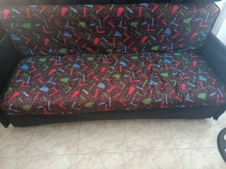 Sofá cama estampado multicolor