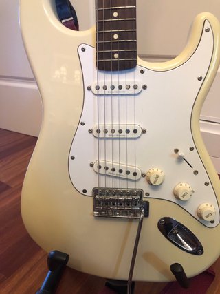 Squier Stratocaster Guitarra Eléctrica
