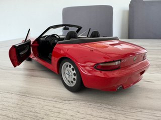 Maqueta BMW Z3 1/18 UT Models Rojo