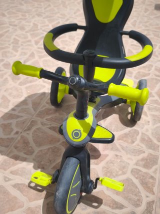 Triciclo infantil con toldo y pedales