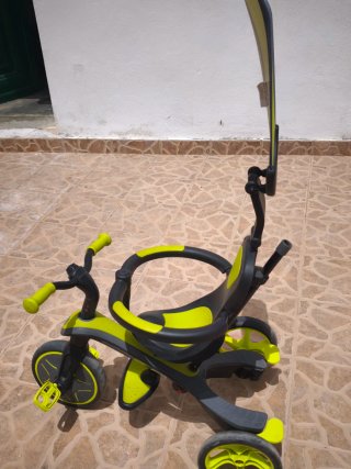 Triciclo infantil con toldo y pedales