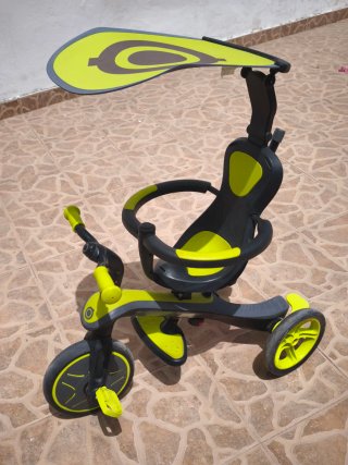 Triciclo infantil con toldo y pedales