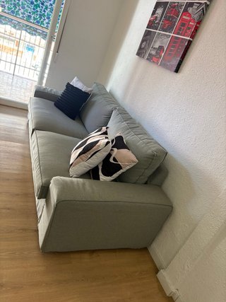 Sofá y mesa de centro en perfecto estado