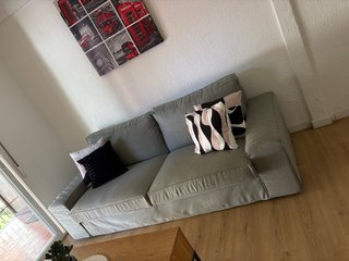 Sofá y mesa de centro en perfecto estado