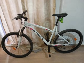 Bicicleta B'Twin Blanca y Rosa