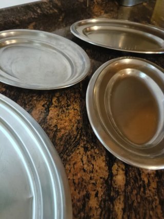 4 Bandejas para servir metálicas