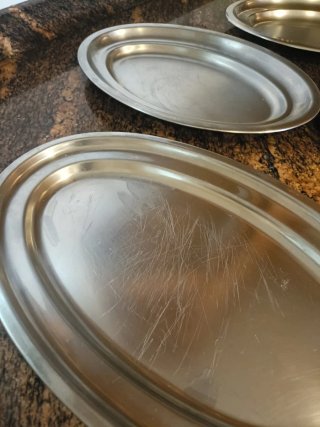 4 Bandejas para servir metálicas