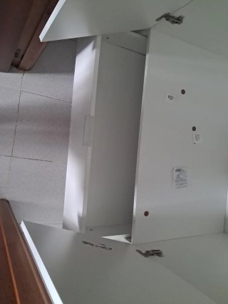 Roupero blanco y madera