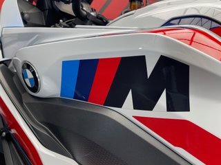 BMW M 1000 XR TRICOLOR