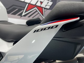 BMW M 1000 XR TRICOLOR