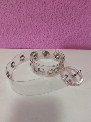 Cinturón transparente con hebilla