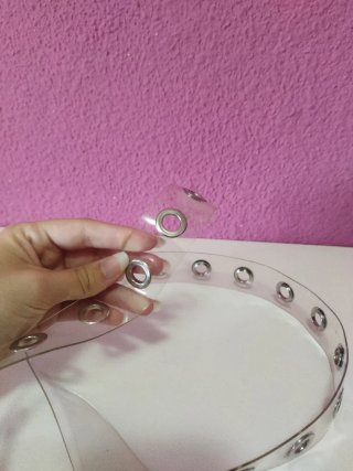 Cinturón transparente con hebilla