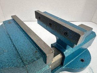 Tornillo de banco Sinex 150mm guía cuadrada