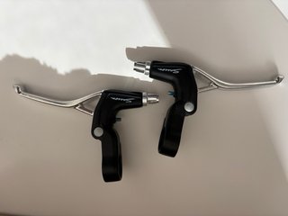 Par de manetas de freno para bicicleta marca Sacco