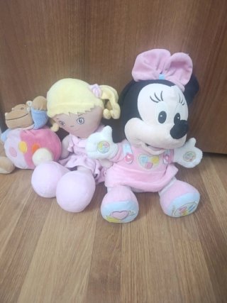 Lote peluches Minnie, muñeca y más