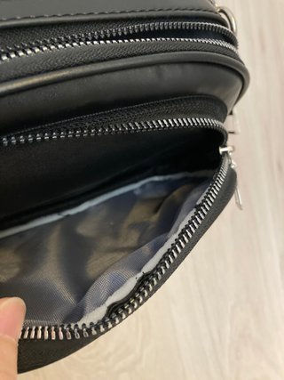 Bolso bandolera negro acolchado con S