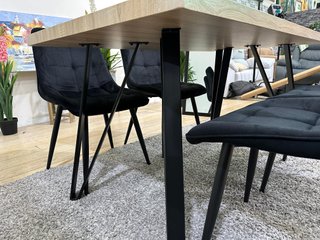 Mesa de  140cm con patas negras