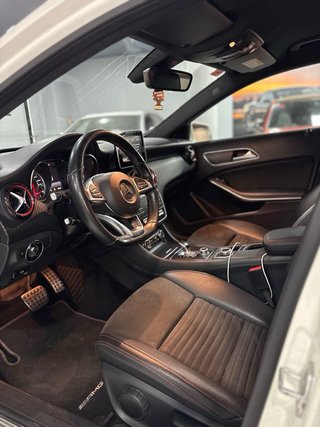 Mercedes-Benz A45 AMG 381 CV