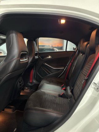 Mercedes-Benz A45 AMG 381 CV
