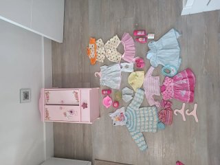 Ropa para jugar de bebes y armario
