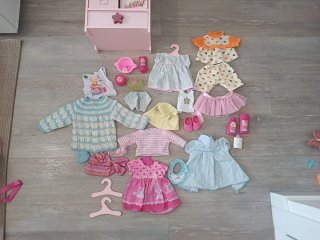 Ropa para jugar de bebes y armario