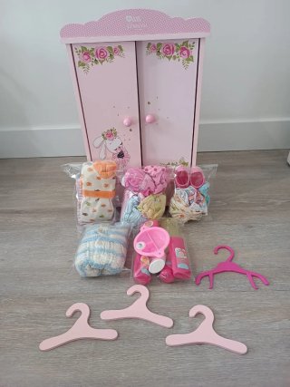 Ropa para jugar de bebes y armario